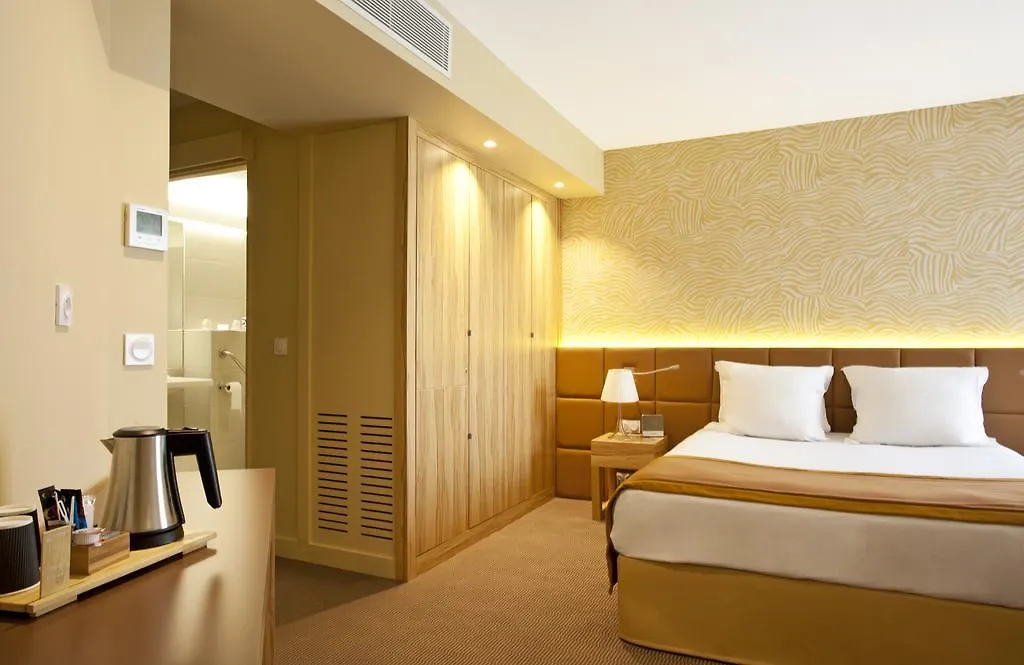 Golden Tulip Avignon Le Paradou 3*,  France