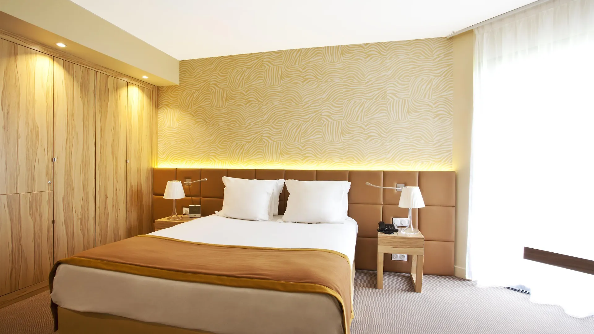 Golden Tulip Avignon Le Paradou 3*,