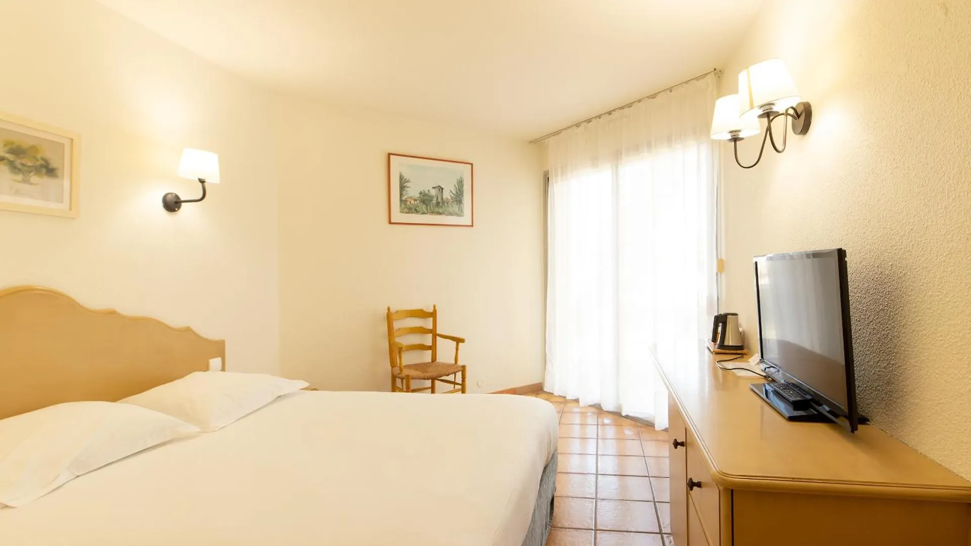 Golden Tulip Avignon Le Paradou
