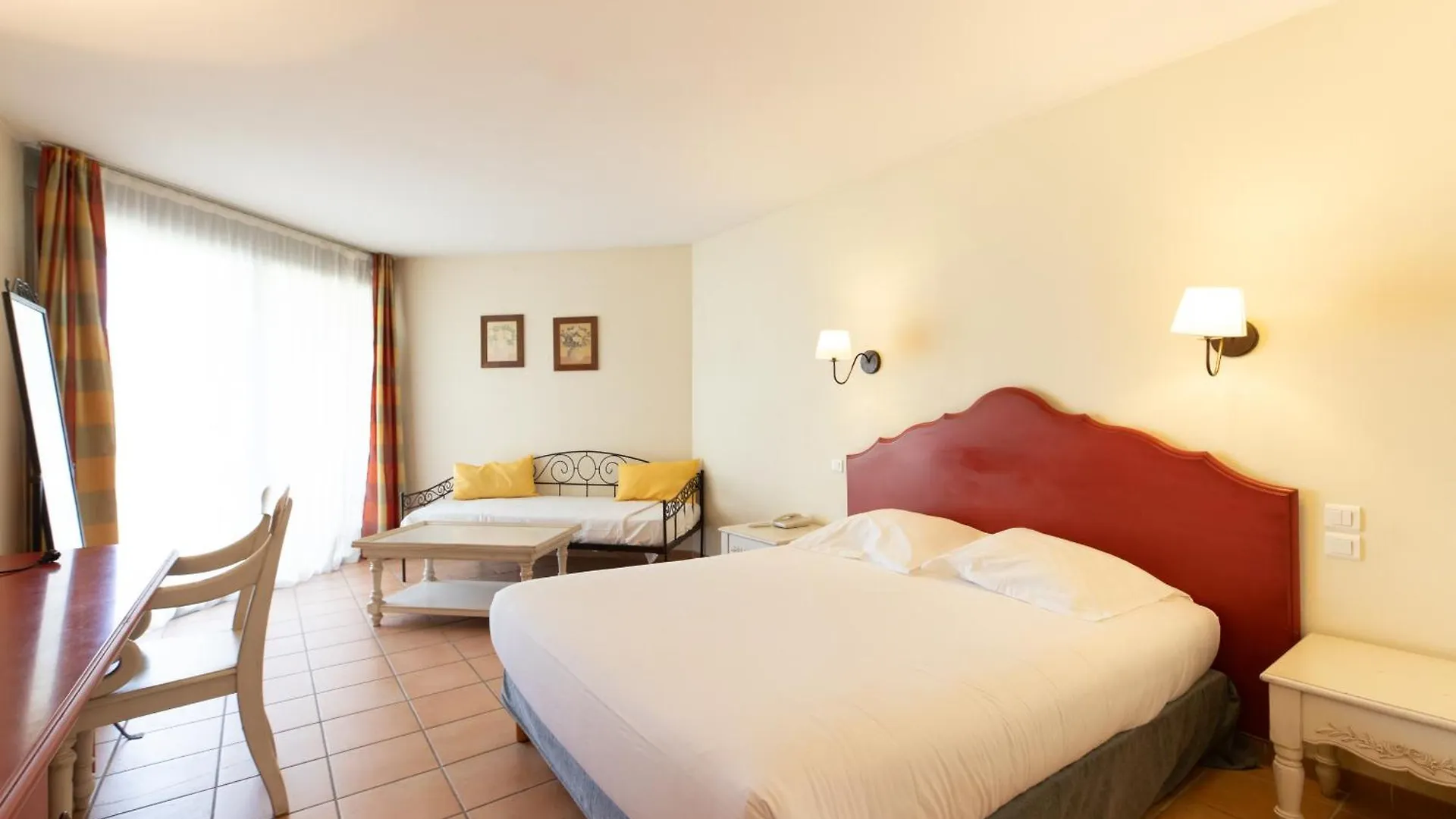 Hotel Best Western Hôtel Le Paradou Avignon Sud.